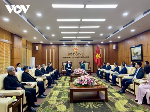 Innenministerin Pham Thi Thanh Tra empfängt den vatikanischen Außenminister  - ảnh 1