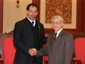 Party leader receives Chilean Senate President   - ảnh 1