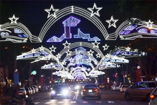HCM city welcomes New Year 2017 - ảnh 1
