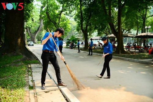 Youth Volunteer Campaign to help build new rural areas, civilized cities  - ảnh 2