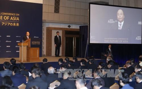 PM Nguyen Xuan Phuc attends major conferences in Japan - ảnh 1