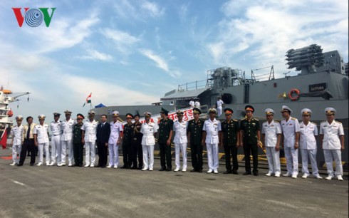 Indian navy ships visit Hai Phong - ảnh 1