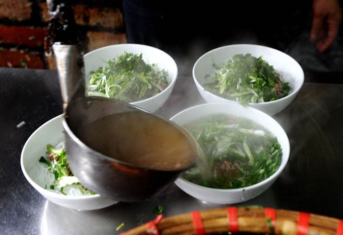 Savoury breakfasts and the iconic bowl of Phở - ảnh 1
