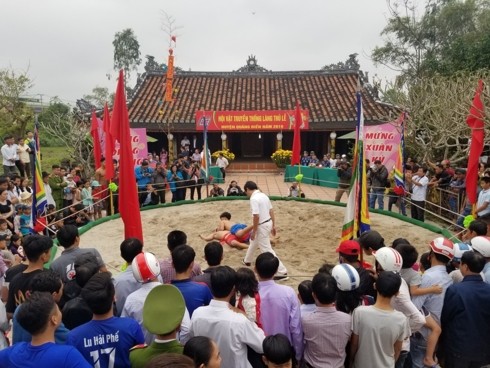 Traditional spring festivals kick off across Vietnam - ảnh 5