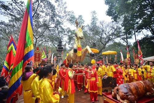 Traditional spring festivals kick off across Vietnam - ảnh 4