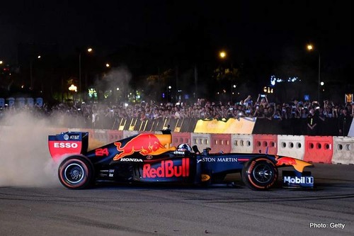 F1 legend burns rubber in Hanoi - ảnh 2
