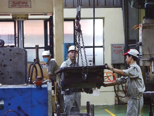 Vietnam’s economy forecast to recover from Q3 at earliest  - ảnh 1