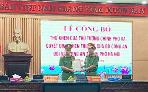 PM praises Hanoi police for busting wire fraud targeting foreigners - ảnh 1