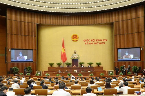 Lawmakers question cabinet members on power supply, tourism, policy for ethnic people    - ảnh 1