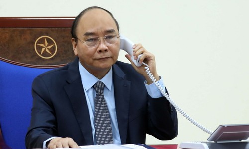 PM holds phone talks with  leaders of Laos, Cambodia  - ảnh 1
