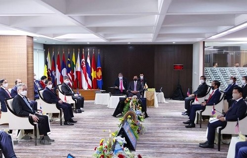ASEAN leaders urge immediate cessation of violence in Myanmar  - ảnh 1