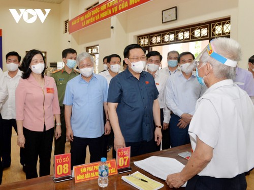 NA leader inspects election work in Hanoi, neighboring  provinces - ảnh 1