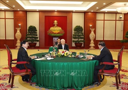 Vietnamese, Cambodian, Lao top leaders discuss cooperation orientations - ảnh 1