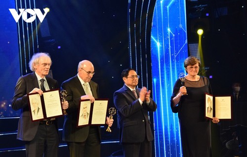 mRNA vaccine researchers win Vietnam’s 3 million USD prize - ảnh 1