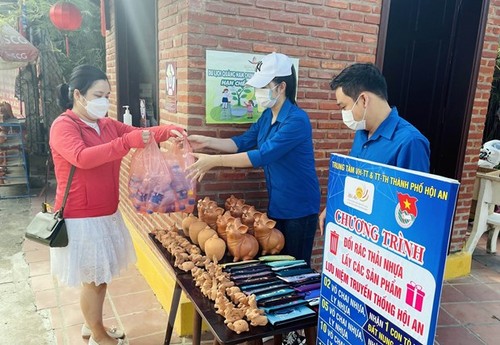 Quang Nam exchanges plastic waste for gifts  ​ - ảnh 1