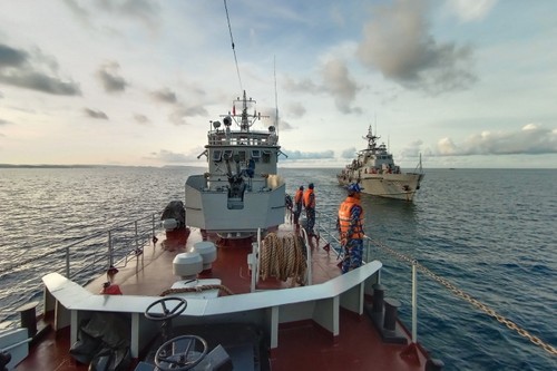 Vietnamese, Cambodian navies conduct joint patrol - ảnh 1