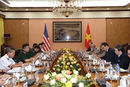 Vietnam, US hold defense policy dialogue - ảnh 1