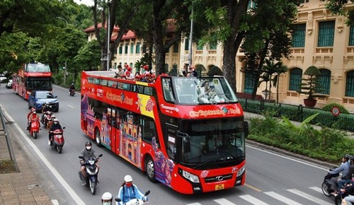 Vietnam hosts over 100 million domestic visitors, surpassing all forecasts - ảnh 1