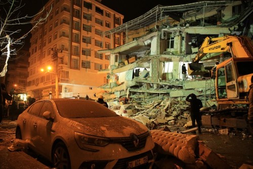 Rescuers in race against time as Turkey-Syria quake death toll passes 5,000 - ảnh 1