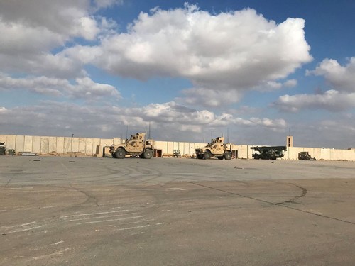 Rockets, drones hit Iraqi base housing US forces  - ảnh 1