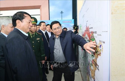 PM suggests building border economic zone in Cao Bang province  - ảnh 1