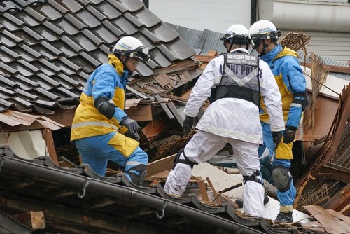 Japan quake death toll rises to 73 as search for survivors enters fourth day  ​ - ảnh 1