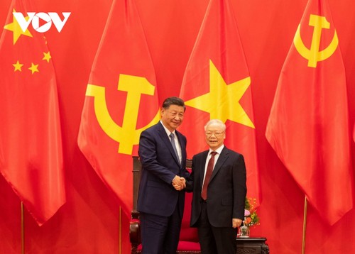 Top leaders of Vietnam, China exchange 2024 Lunar New Year greetings - ảnh 1