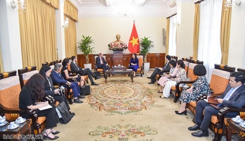 Vietnam, UK agree to better tap cooperation potential - ảnh 1