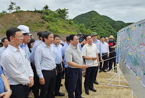 PM inspects key socio-economic facilities in Ninh Binh - ảnh 2