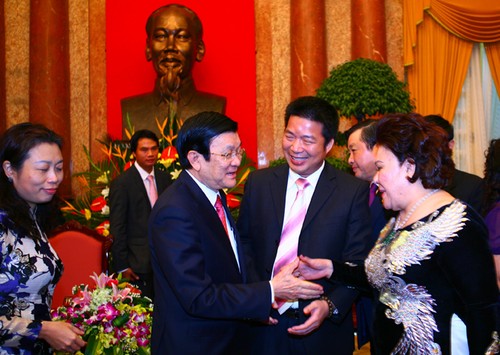 ประธานประเทศพบปะกับผู้ประกอบการในโอกาสวันนักธุรกิจเวียดนาม - ảnh 1