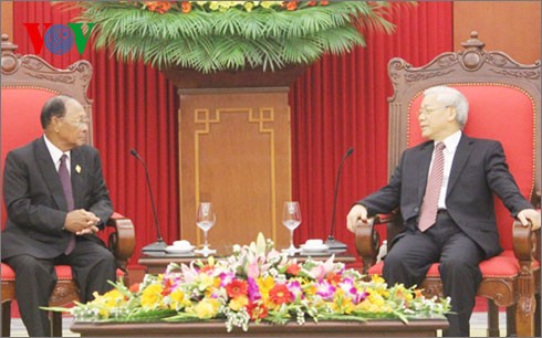 เลขาธิการใหญ่พรรคเหงวียนฟู๊จ๋องให้การต้อนรับประธานรัฐสภากัมพูชา - ảnh 1