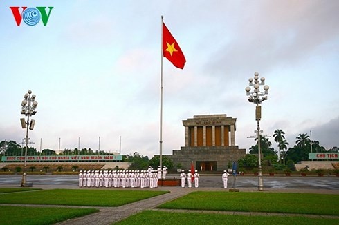 จตุรัสบาดิ่งห์ สถานที่จารึกประวัติศาสตร์ครั้งสำคัญของประชาชาติเวียดนาม - ảnh 2