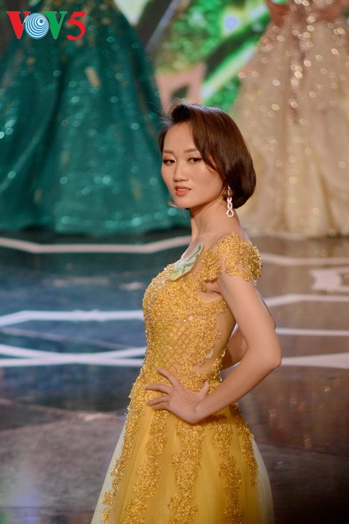 นักข่าวจากสถานีโทรทัศน์เวียดนามคว้ามงกุฎในการประกวด Press Green Beauty 2019 - ảnh 12