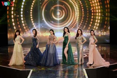 นักข่าวจากสถานีโทรทัศน์เวียดนามคว้ามงกุฎในการประกวด Press Green Beauty 2019 - ảnh 15
