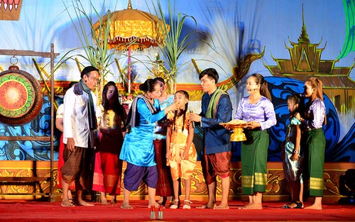 เทศกาล Ok Om Bok กับวัฒนธรรมที่เป็นเอกลักษณ์ของชนเผ่าเขมรในเวียดนาม - ảnh 1