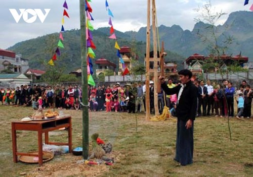 เทศกาล Gầu Tào งานส่งเสริมจิตใจแห่งความผูกพันธุ์ของชุมชนเผ่าม้งที่จังหวัดฮายาง - ảnh 1