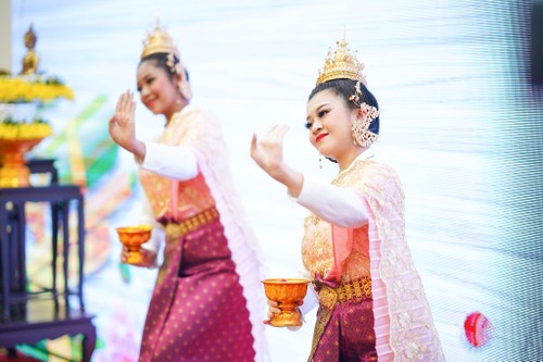 งานประเพณีสงกรานต์นำวัฒนธรรมไทยสร้างความเชื่อมโยงกับเยาวชนเวียดนาม - ảnh 4
