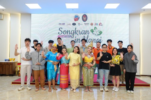 งานประเพณีสงกรานต์นำวัฒนธรรมไทยสร้างความเชื่อมโยงกับเยาวชนเวียดนาม - ảnh 6