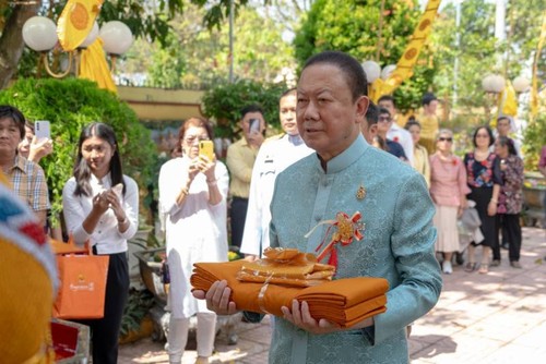 สมาคมมิตรภาพไทย-เวียดนามถวายผ้าพระกฐินพระราชทาน ที่ประเทศเวียดนามประจำปี 2023  - ảnh 2