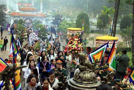 Spring festivals held in Hue, Phu Yen and Tuyen Quang - ảnh 1