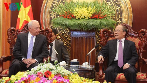 Vietnam, US boost cooperation in science, education, healthcare - ảnh 1