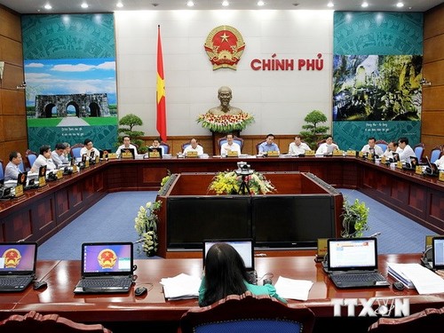 Government meeting for August discusses restructuring state-owned enterprises - ảnh 1