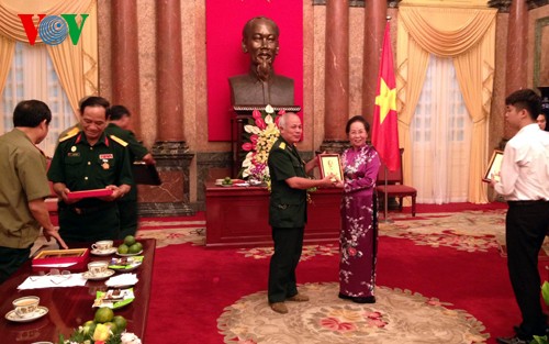 Vice President receives former soldiers of Quang Tri ancient citadel - ảnh 1