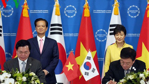 RoK President vows ODA priority to projects in Vietnam - ảnh 2