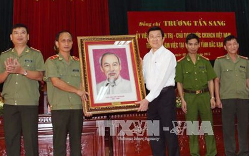 Bac Can urged to try to narrow the development gap with Hanoi - ảnh 1