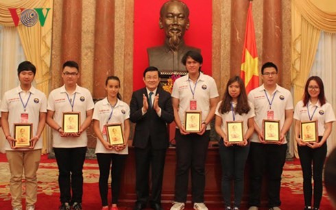 The homeland always welcomes overseas Vietnamese youth to return for national development - ảnh 2