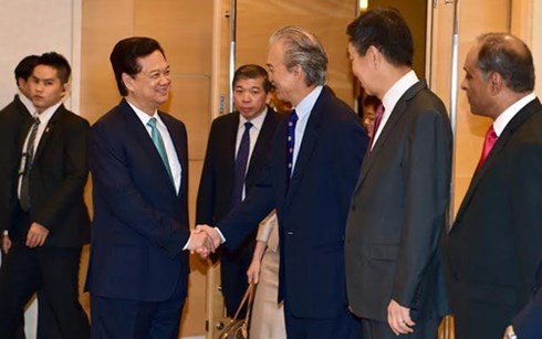 Prime Minister meets with Vietnamese community in Singapore - ảnh 1