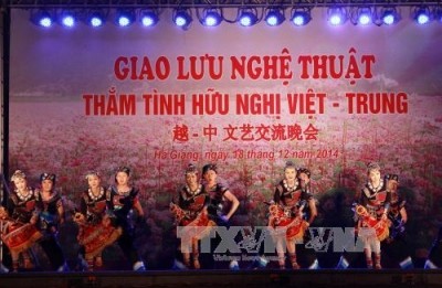 Art troupe from Yunnan performs in Hanoi - ảnh 1