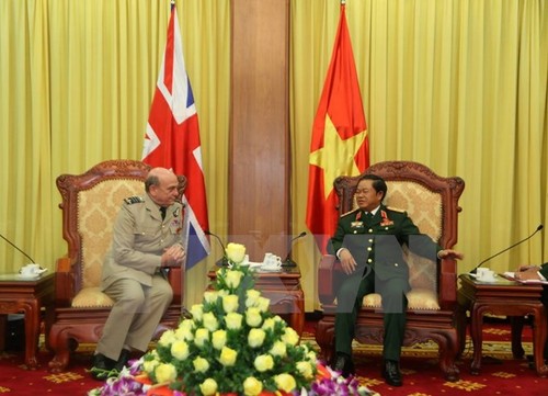 Vice Chief of the Defense Staff of the UK and Northern Ireland visits Vietnam - ảnh 1