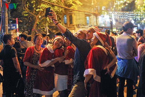 Christmas celebrated throughout Vietnam - ảnh 3